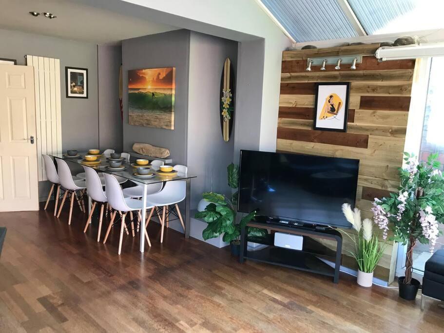 The House South - - Entire Ferienhaus